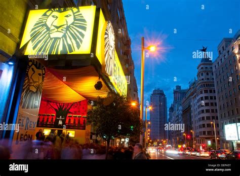 Disfruta del mejor espectáculo en Madrid .